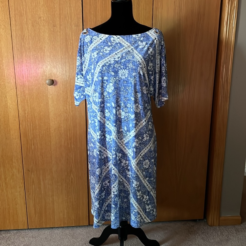 Tommy Hilfiger grommet sheath dress.  14/16 Tag was removed. Great condition.